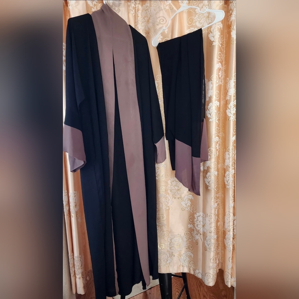Black Pinstripe w/Taupe Detailing Open Abaya/Kimono 56